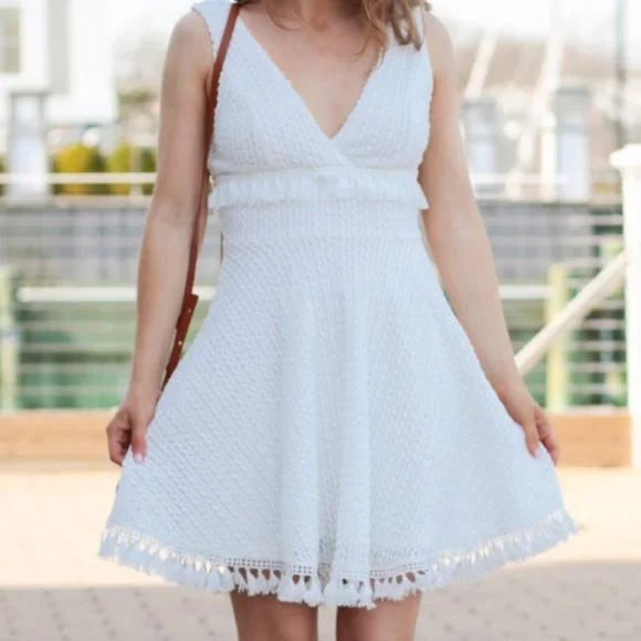 Ali & Jay 'Kiss Me in the Candlelight" Lace Dress White Sz L - Picture 1 of 6